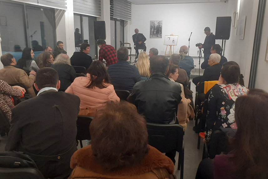 ИСТОЧНО САРАЈЕВО, 20. МАРТА /СРНА/ - У Галерији "Жарко Видовић" у Источној Илиџи вечерас је уприличено "Благородно поетско вече" књижевника Мирка Вуковића као дио 23. Међународног фестивала поезије за дјецу и младе Источно Сарајево.