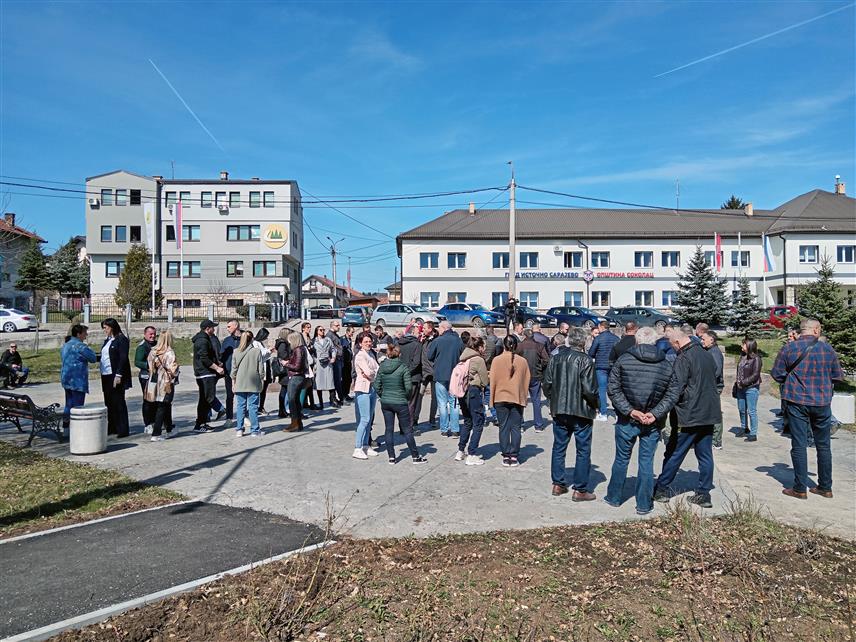 СОКОЛАЦ, 21. МАРТА /СРНА/ - Мирни протест отпуштених радника испред општине Соколац 