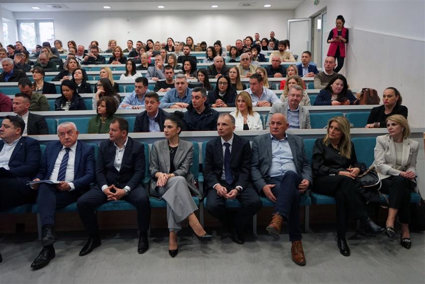 НОВИ ГРАД, 21. МАРTА /СРНА/ - Студија која је данас презентована у Новом Граду, јасно указује на погубан утицај изградње одлагалишта нуклеарног отпада на туризам сјеверозападног подручја Републике Српске, а и шире, рекла је директор Туристичке организације општине Козарска Дубица Маријана Котур.