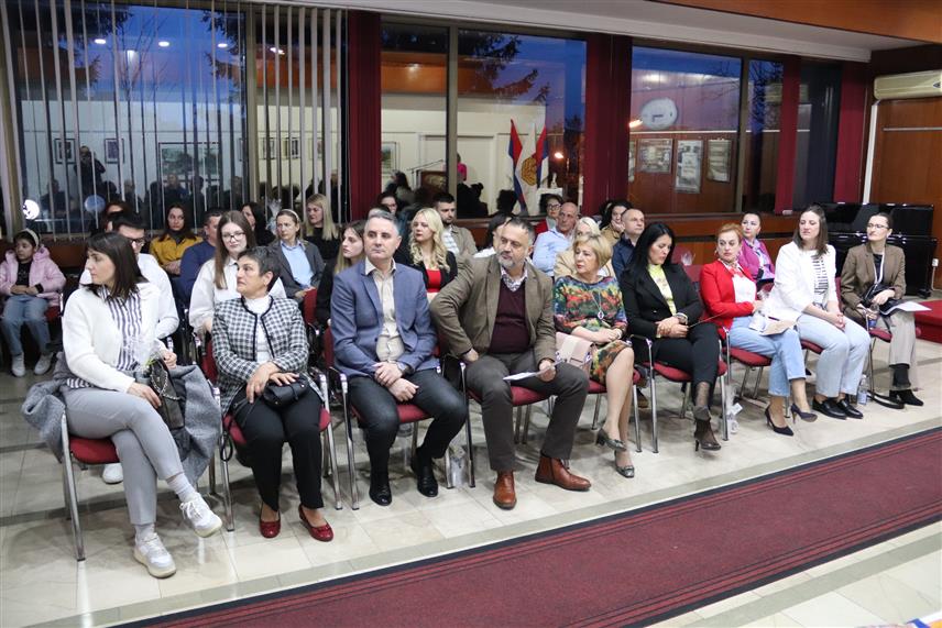 ДЕРВЕНТА, 21. МАРТА /СРНА/ - "Дервентски фестивал поезије" почео је вечерас пјесничким сусретом "Сви ми дервентски пјесници", а трајаће до петка, 28. марта.