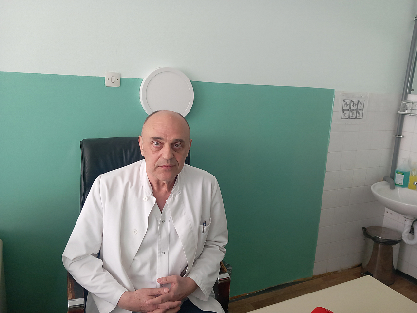 TРЕБИЊЕ, 22. МАРТА /СРНА/ - Начелник Одјељења за хирургију са ортопедијом Болнице Tребиње Владо Рашевић рекао је да је током прошле године кроз хируршку амбуланту прошло око 10.000 пацијената и да је обављено око 800 хируршких захвата.