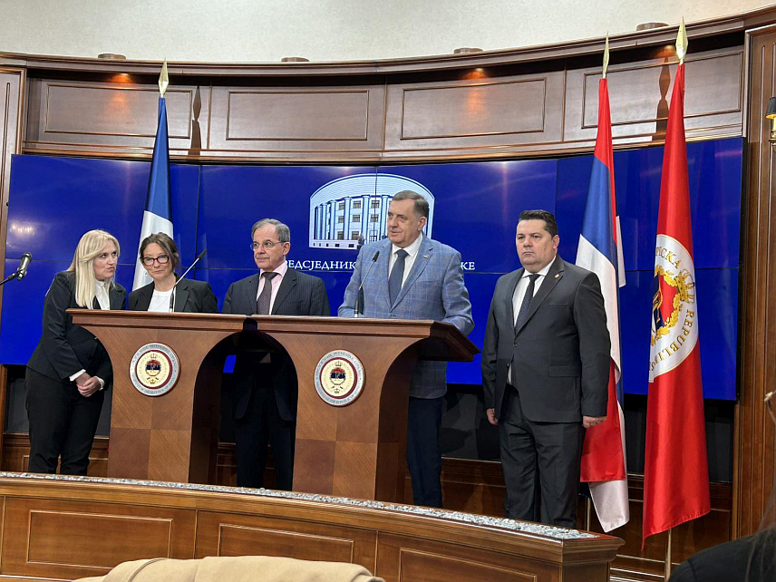 БАЊАЛУКА, 22. МАРТА /СРНА/ - Предсједник Републике Српске Милорад Додик на конференцији за новинаре након састанка са европарламентарцима из Француске Паскал Пјером и Тијеријем Мариjанијем.