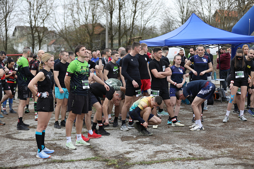 ДЕРВЕНТА, 22. МАРТА/СРНА/ - У Дервентском насељу Костреш данас је, уз подршку локалне заједнице, одржана прва трка снаге, издржљивости и спортског духа која је окупила око 180 такмичара из Републике Српске, Федерације БиХ, Србије, Словеније и Хрватске
