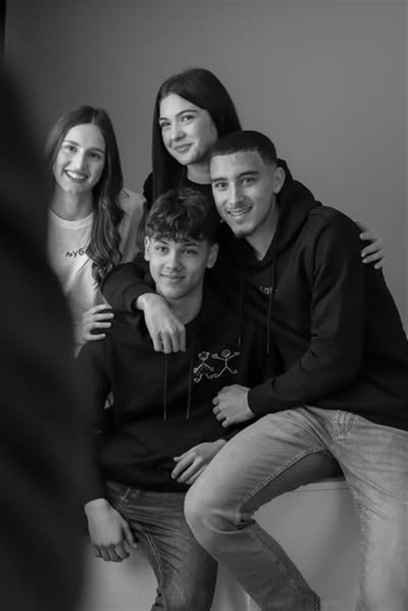 ИСТОЧНО САРАЈЕВО, 23. МАРТА /СРНА/ - Ученици Средње школе "28. јуни" из Источног Новог Сарајева у оквиру пројекта "Играјмо срцем" организују хуманитарни турнир, с циљем прикупљања новчаних средстава за подршку хуманитарним акцијама.