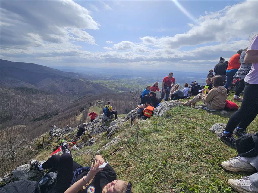 ПРИЈЕДОР, 23. МАРТА / СРНА/ - Планинарско друштво "Клековача" организовало је данас манифестацију "Поздрав прољећу", која је окупила око 2.000 планинара из Србије, Хрватске, Словеније, Републике Српске и Федерације БиХ.