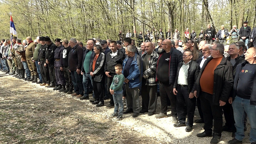 ПРЊАВОР, 23. МАРТА /СРНА/ - Борачка организација Прњавор данас је у оквиру програма манифестација поводом обиљежавања 24. марта организовала традиционални излазак некадашњих сабораца, припадника Војске Републике Српске на Мотајицу, локалитет Липе како би се сачувало сјећање на пресудни догађај из протеклог Одбрамбено-отаџбинског рата заустављања продора непријатељских формација из Дервенте према Прњавору и бањалучкој регији.	
