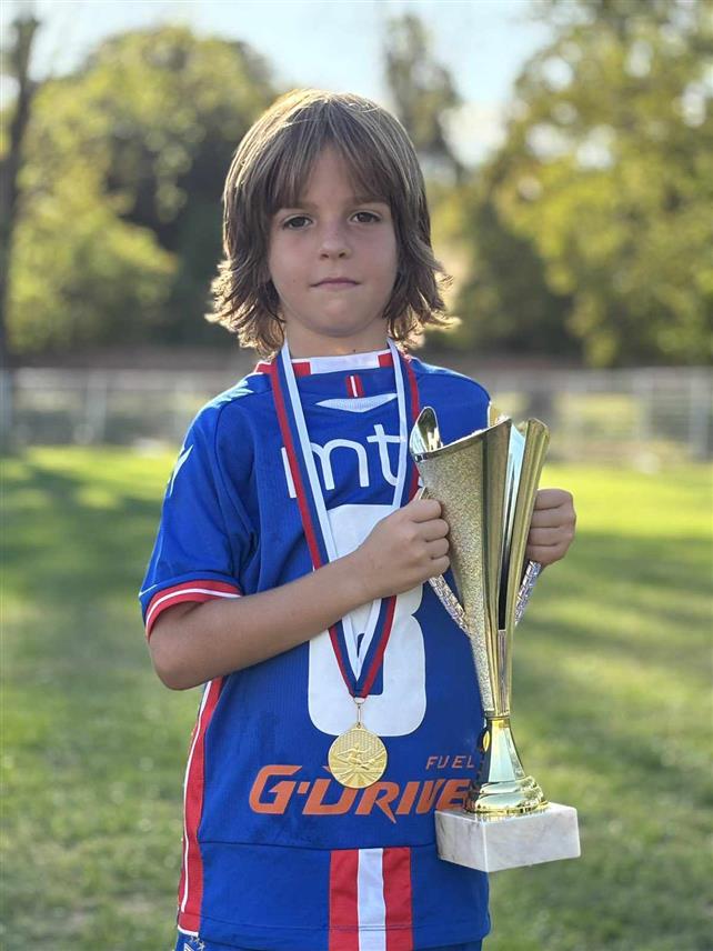 ФОЧА, 23. МАРТА /СРНА/ - Деветогодишњи фудбалер фочанске "Сутјеске" Вукашин Живановић један је од двојице играча тог узраста из Републике Српске које је београдска "Црвена звезда" препознала као велике таленте и позвала у своје редове.