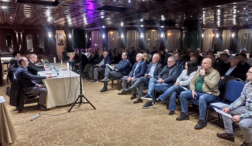 БАЊАЛУКА, 25. МАРТА /СРНА/ - Градски одбор ДЕМОС-а Бањалука подржао је одлуку одборника ове странке у Скупштини града да буду дио скупштинске већине, наводећи да ће заступати интересе грађана и спроводити основне политике које промовише ДЕМОС.