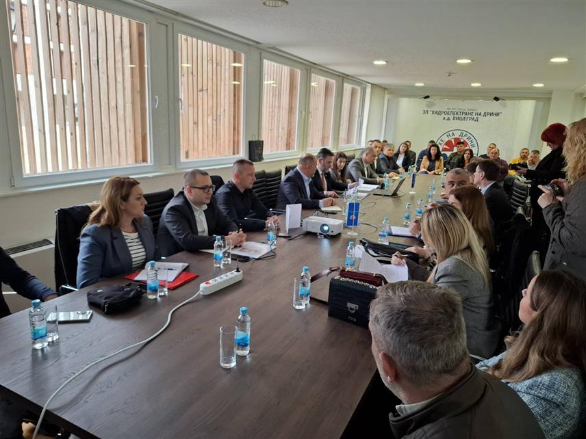 ВИШЕГРАД, 25. МАРТА /СРНА/ - Састанак министра спољне трговине и економских односа Сташе Кошарца и начелника општине Вишеград Младена Ђуревића, на којем ће бити представљена студија о туристичким потенцијалима ове општине.