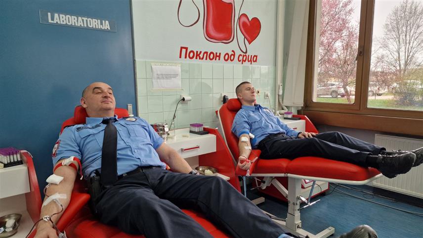 ПРИЈЕДОР, 25. МАРТА /СРНА/ - У акцији добровољног давања крви учествује око 55 припадника Полицијске управе Приједор, поводом обиљежавања Дана полиције Републике Српске - 4. априла.