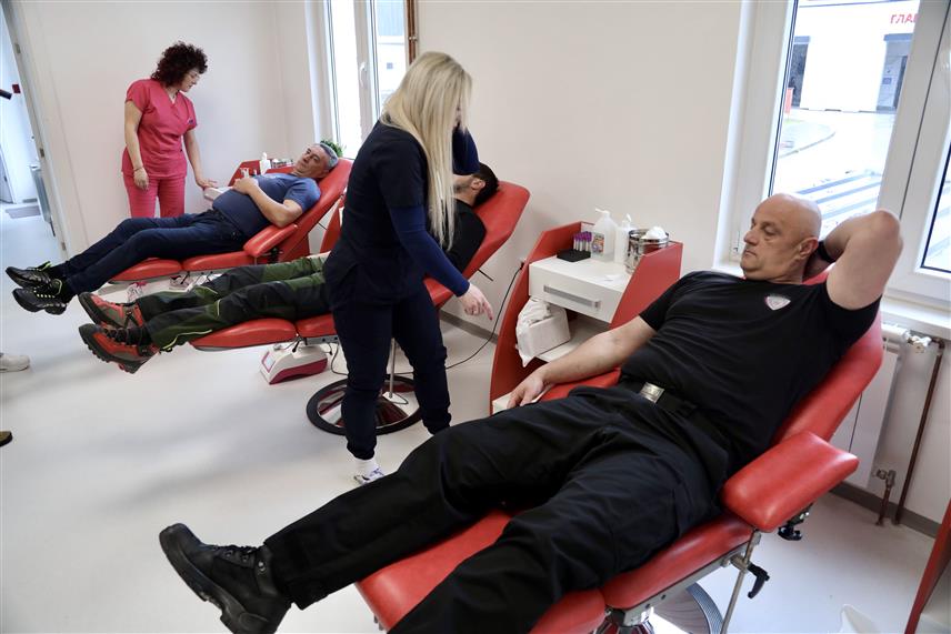 ИСТОЧНО САРАЈЕВО, 25. МАРТА /СРНА/ - Око 50 припадника Полицијске управе Источно Сарајево добровољно је дало крв поводом 4. априла - Дана полиције Републике Српске.