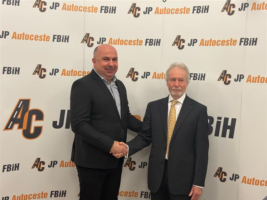 МОСTАР, 25. МАРTА /СРНА/ - У Јавном предузећу "Аутоцесте Федерације БиХ" у Мостару данас је потписан уговор за услуге надзора радова и техничке асистенције за дионицу Мостар сјевер - Мостар југ, чија је укупна вриједност 8.189.619 евра, обезбијеђених у оквиру зајма потписаног са Европском банком за обнову и развој /ЕБРД/