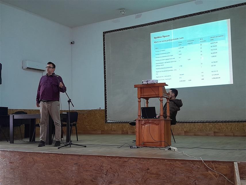 МРКОЊИЋ ГРАД, 25. МАРТА /СРНА/ - Предавање за пољопривредне произвођаче одржано је данас у Дому културе "Никола Кокошар" у Шипову.