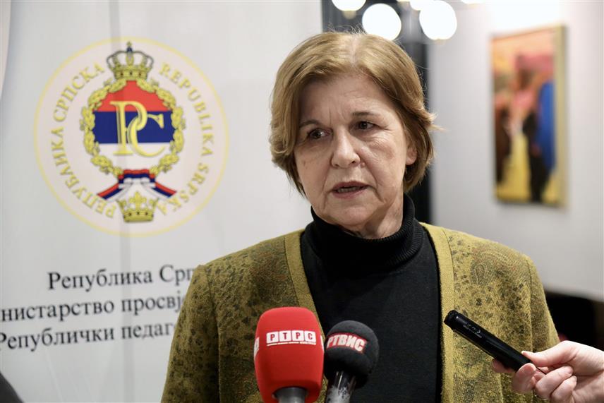 ЈАХОРИНА, 25. МАРТА /СРНА/ - Министар просвјете и културе Републике Српске Жељка Стојичић рекла је да се кроз институције Српске настоји обезбиједити што бољи статус радника у образовању и да се ка томе иде и сетом закона о платама које је усвојила Народна скупштина Српске.
