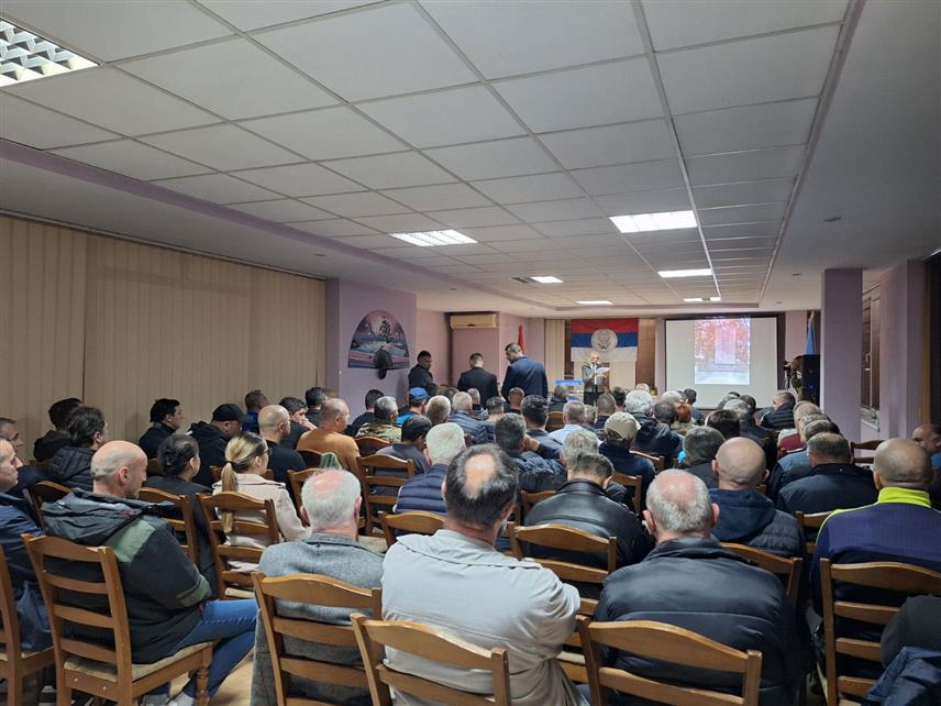 ШАМАЦ, 25. МАРTА /СРНА/ - У Шамцу је данас одржана пројекција документарног филма "Прича поносног пука" који говори о формирању и ратном путу 65. заштитног моторизованог пука Главног штаба Војске Републике Српске /ВРС/.