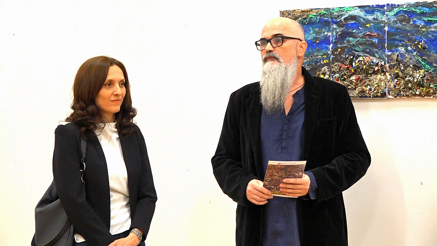 ПРИЈЕДОР, 25. МАРТА /СРНА/ - У Музеју Козаре у Приједору вечерас је отворена изложба слика "Савремени пејзаж", академскe сликаркe Данијеле Младеновић из Београда, којима, како је навела, скреће пажњу на загађење животне средине.