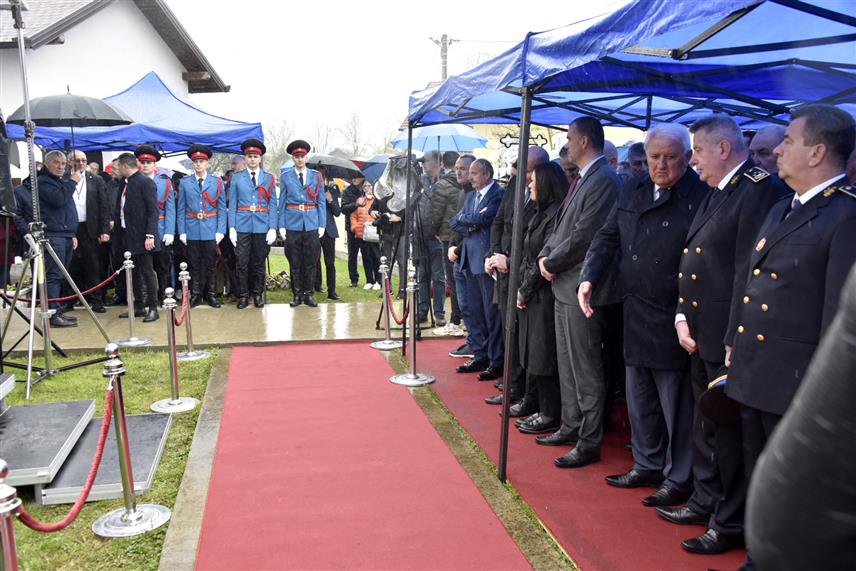 БРОД, 26. МАРТА /СРНА/ - Обиљежавање 33 године од злочина над српским цивилима, мјештанима, који су починиле хрватске снаге у Сијековцу код Брода.