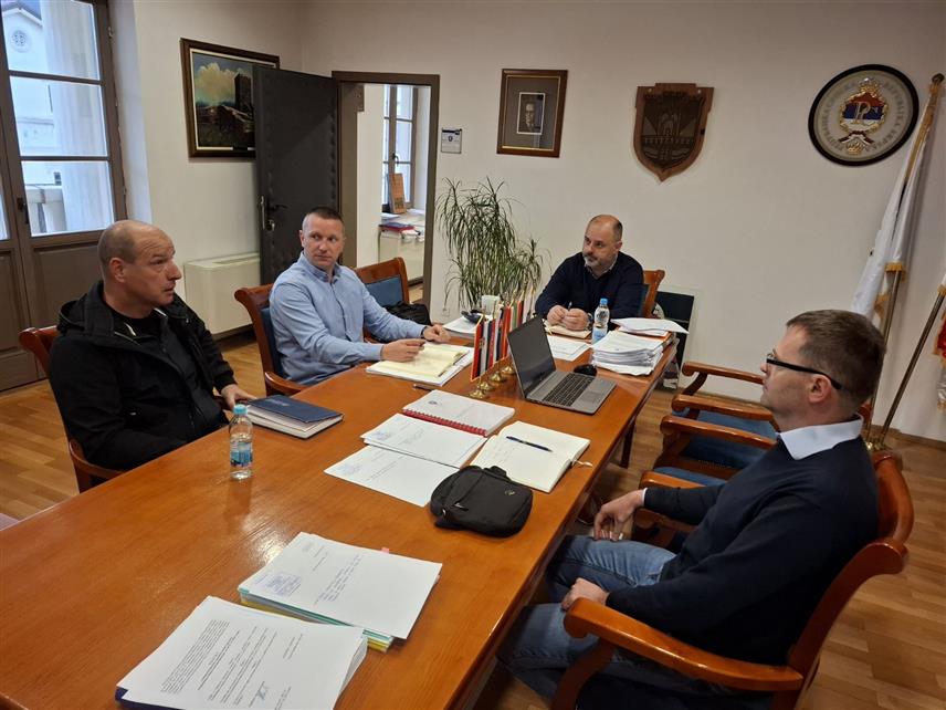 ВИШЕГРАД, 25. МАРТА /СРНА/ – Власник агеције "Тара турс" Горан Глишић који се данас састао са начелником општине Вишеград Младеном Ђуревићем