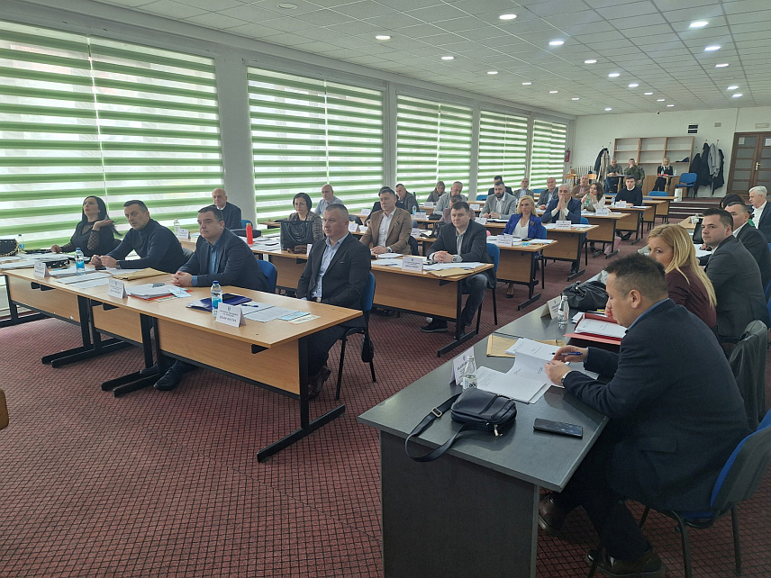 ФОЧА, 27. МАРТА /СРНА/ - Скупштина општине Фоча усвојила је данас одлуку о престанку рада Апотеке "Чајниче", која је пословна јединица Јавне здравствене установе Апотека "Фоча".