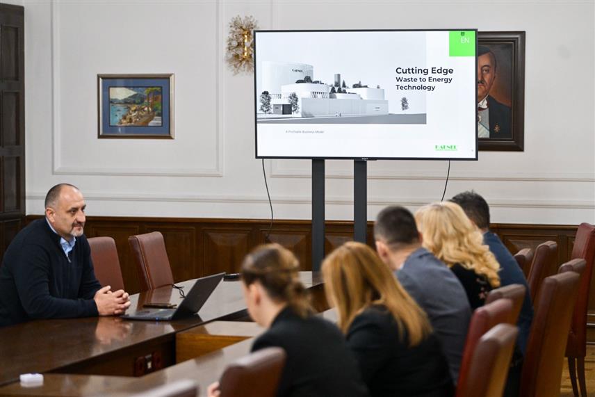 БАЊАЛУКА, 27. МАРTА /СРНА/ - Представници фирме "Хафнер" из Италије презентовали су данас у Градској управи Бањалука пројекат спаљивања отпада који је усаглашен са стандардима ЕУ о нултој емисији угљен-диоксида.
