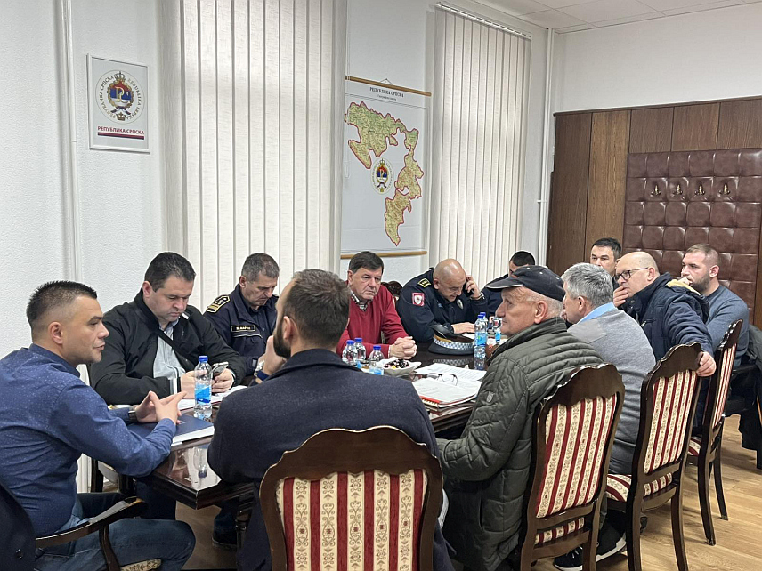 КОЗАРСКА ДУБИЦА, 28. МАРТА /СРНА/ - Састанак општинског Штаба за ванредне ситуације.