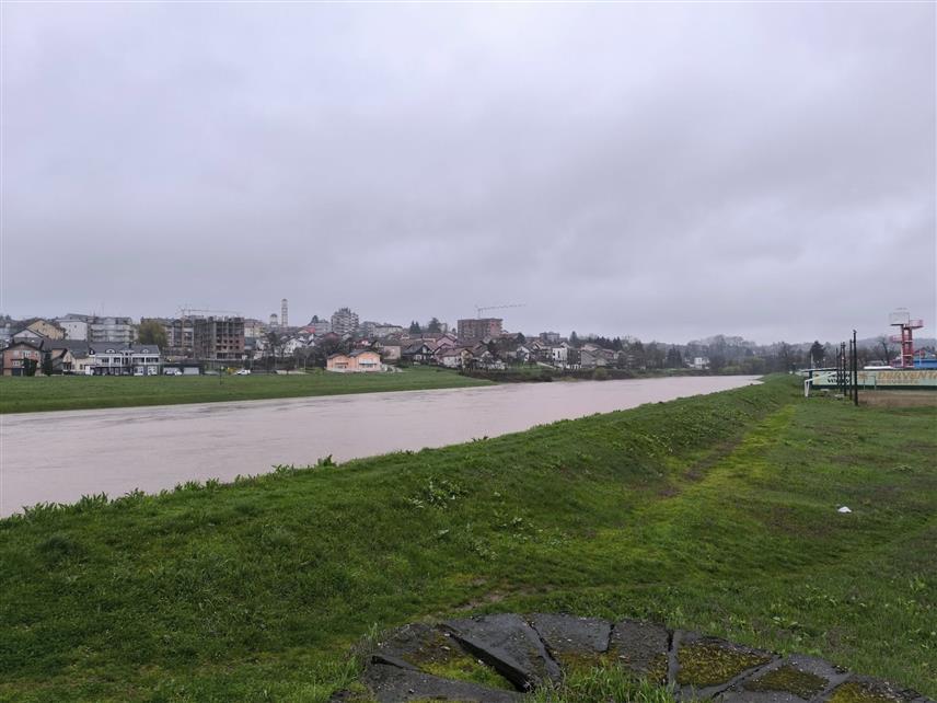 ДЕРВЕНТА, 28. МАРТА /СРНА/ – Водостај ријеке Укрине на подручју Дервенте је у благом повећању, расте по пет центиметара на сат.