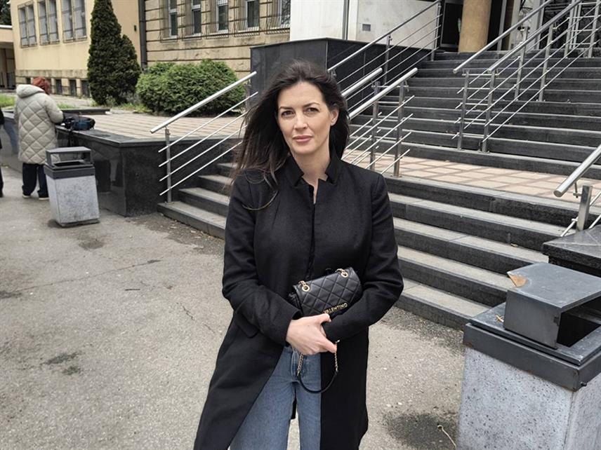 БЕОГРАД, 28. МАРТА /СРНА/ - Александра Стијеља, којој су у хрватском ракетирању избјегличке колоне на Петровачкој цести погинули отац и дјед.