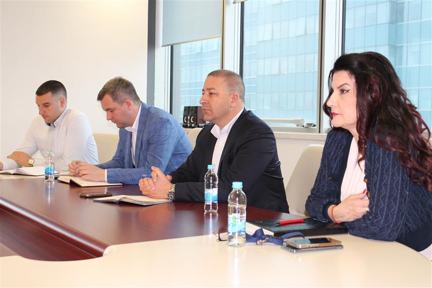 БАЊАЛУКА, 28. МАРТА /СРНА/ - Вршилац дужности директора Јавног предузећа "Путеви Републике Српске" Мирослав Јанковић на састанку са свим надзорним инжењерима у Републици Српској и сарадницима за послове заштите.