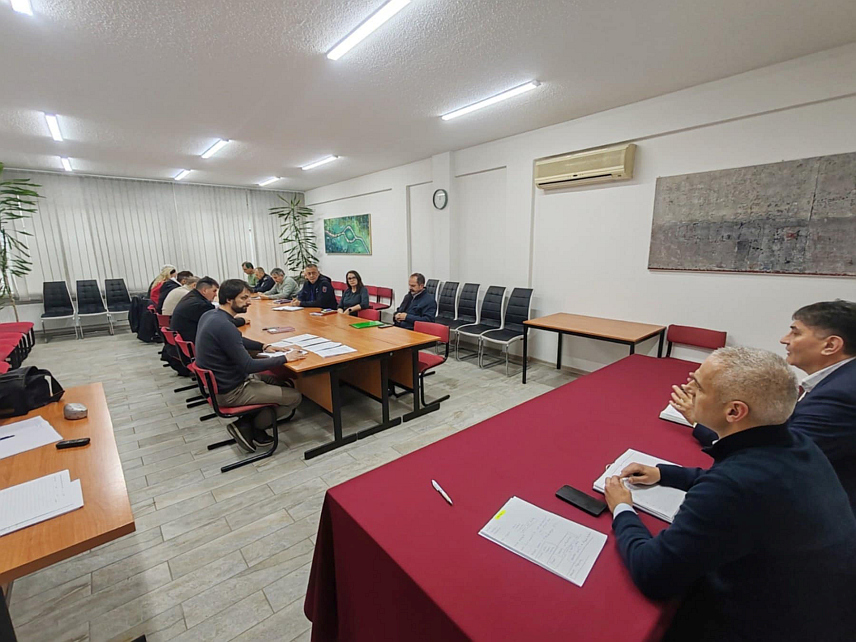 НОВИ ГРАД, 28. МАРТА /СРНА/ - У Новом Граду су на снази редовне мјере одбране од поплава након што је водостај Уне прешао 450 центиметара.