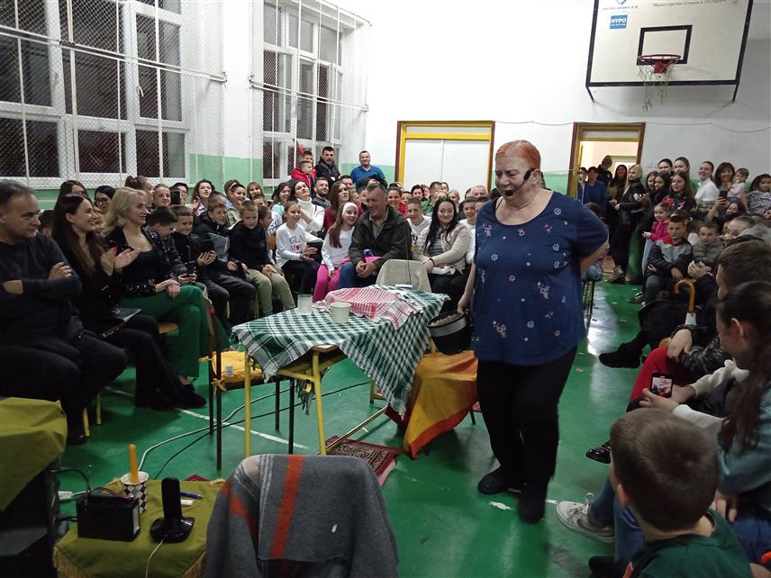 СОКОЛАЦ, 28. МАРTА /СРНА/ - Глумци Раденка Шево и Жељко Касап одушевили су синоћ публику у препуној сали основне школе на Сокоцу комедијом "Милка и Неђо", њиховим ауторским пројектом насталим у продукцији Бањалучког студентског позоришта.