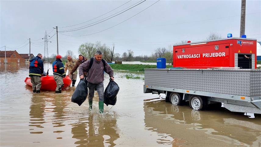 ПРИЈЕДОР, 29. МАРТА / СРНА/ - Поплављена подручја у Приједору, насеље Гомјеница и Тукови.