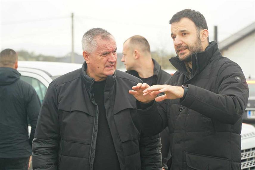 ПРИЈЕДОР, 29. МАРТА / СРНА/ - Градоначелник Приједора Слободан Јавор је данас обишао поплављена подручја заједно са премијером Српске Радованом Вишковићем, рекао је да су многа мјеста прошла горе него 2014. године.