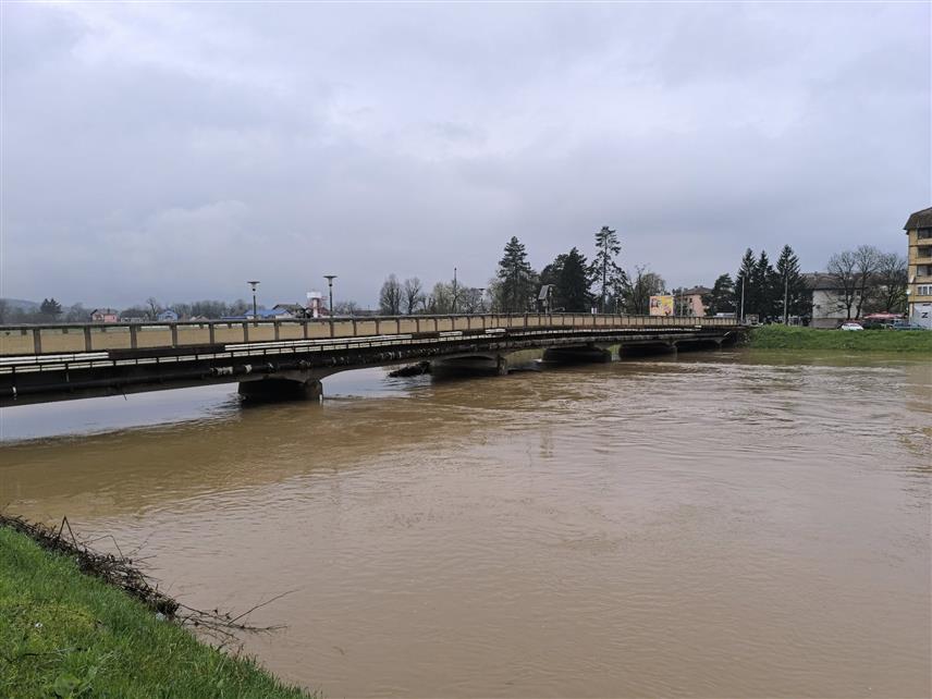 ДЕРВЕНТА, 29. МАРТА /СРНА/ - Штаб за ванредне ситуације града Дервента ван снаге је ставио ванредне мјере одбрана од поплава и вратио у стање редовне одбране од поплава.