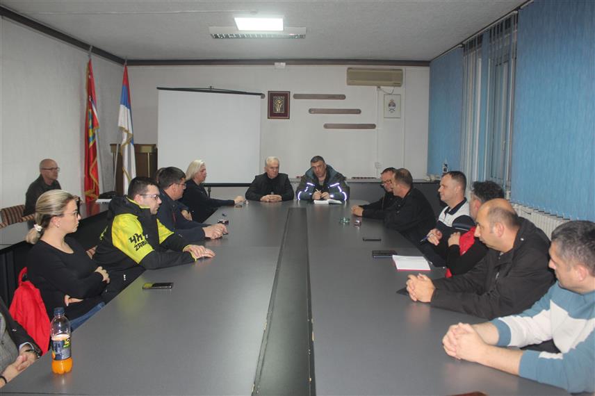 СРБАЦ, 29. МАРТА /СРНА/ - На подручју општине Србац проглашена је ванредна ситуација због опасности од угрожавања људи и материјалних добара усљед обилних падавина и поплава које су захватиле ову локалну заједницу.