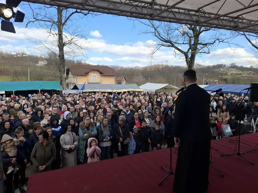 ПРИЈЕДОР, 2. МАРТА /СРНА/ - У порти Храма Светог пророка Илије у Бистрици данас је одржана традиционална манифестација "Козарске покладе", која је окупила бројне мјештане Бистрице, Верића, околних села, али и Приједора и Бањалуке.