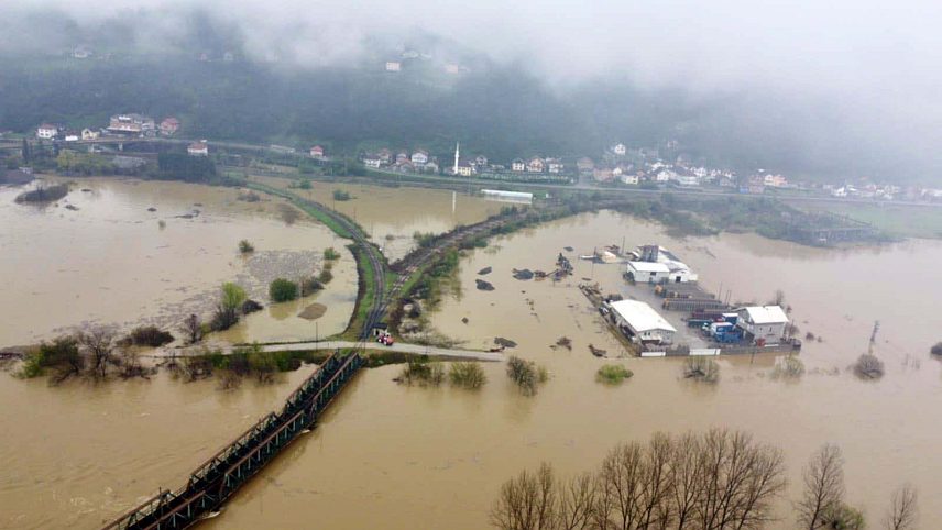 НОВИ ГРАД, 30. МАРТА /СРНА/ - Водостај ријека Уне и Сане у Новом Граду и даље је у благом опадању.