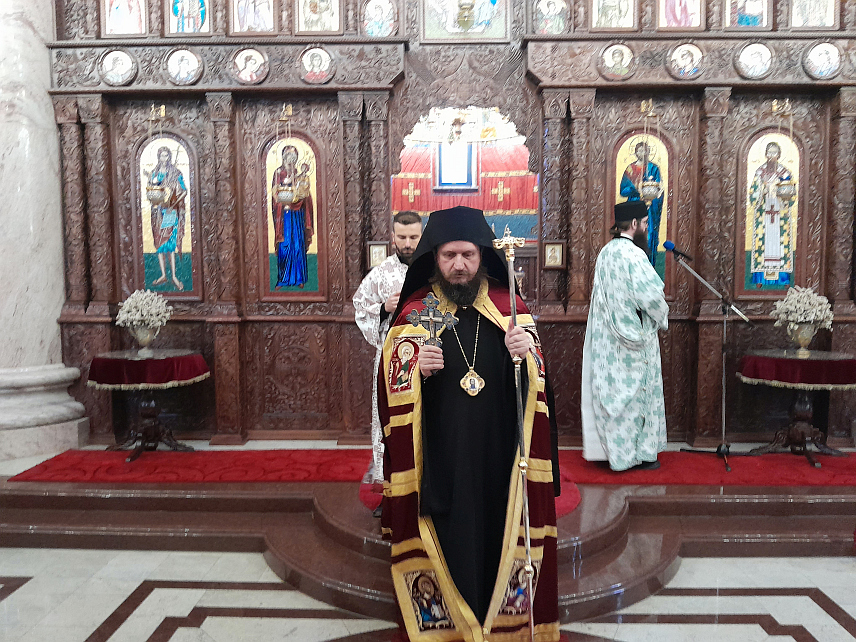 МРКОЊИЋ ГРАД, 30. МАРТА /СРНА/- Његово преосвештенство епископ бихаћко-петровачки и рмањски Сергије служио је данас у Храму Светог Саве у Мркоњић Граду Свету архијерејску литургију у четврту недјељу великог и Часног поста, за који је истакао да је пријеко потребан јер је одрицање од свега што прља душу.