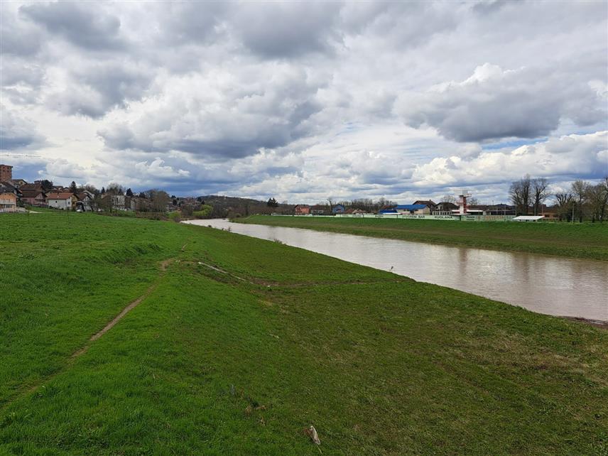 ДЕРВЕНТА, 31. МАРТА /СРНА/ - Ријека Укрина се повукла у своје корито и не представља опасност од поплава, као и ријека Сава.