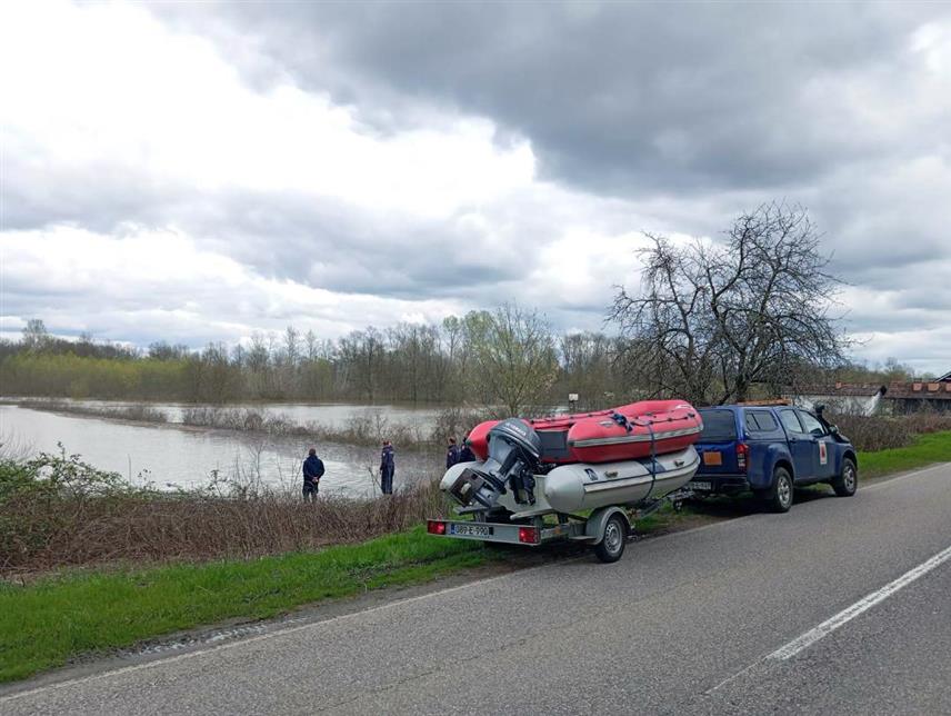 ИСТОЧНО САРАЈЕВО, 31. МАРТА /СРНА/ - Јединице за спасавање на води и под водом Републичке управе цивилне заштите и даље су у приправности, а након успјешне реализације задатака у Приједору и Козарској Дубици настављају да врше контролу и осматрање дуж тока ријеке Саве.
