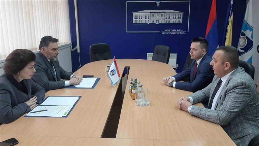 ФОЧА, 31. МАРТА /СРНА/ - Начелник општине Фоча Милан Вукадиновић и министар спољне трговине и економских односа у Савјету министара Сташа Кошарац на састанку у Фочи.