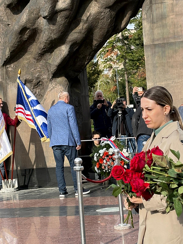 БИЈЕЉИНА, 31. МАРТА /СРНА/ - Дан одбране Бијељине у протеклом рату обиљежен је данас, а тим поводом одата почаст за хиљаду погинулих српских војника из овога краја који су животе уткали у слободну Републику Српску.