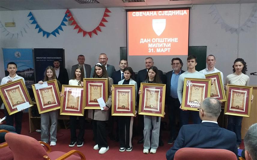 МИЛИЋИ, 31. МАРTА /СРНА/ - На свечаној сједници Скупштини општине Милићи данас су уручена признања поводом Дана општине Милићи, којем је присуствовао и предсједник Владе Републике Српске Радован Вишковић.