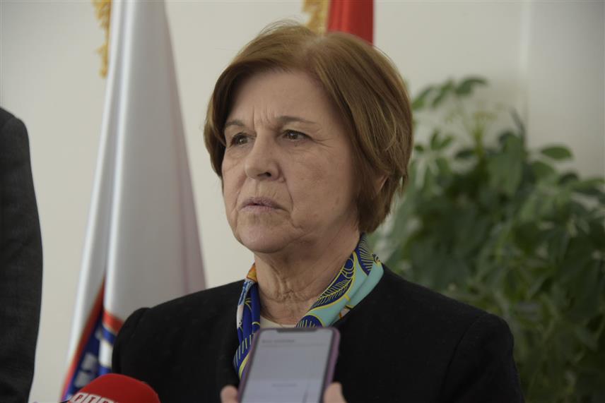 ЧЕЛИНАЦ, 3. МАРТА /СРНА/ - Министар просвјете и културе Репубике Српске Жељка Стојичић у обраћању новинарима након састанка са начелником општине Челинац Владом Глигорићем.