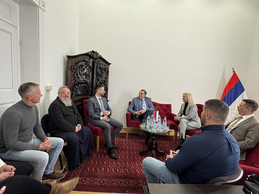 МОСTАР, 3. МАРTА /СРНА/ - Предсједник Републике Српске Милорад Додик састао се данас у Мостару са представницима Канцеларије Републике Српске у Мостару и представницима Српске православне цркве.	