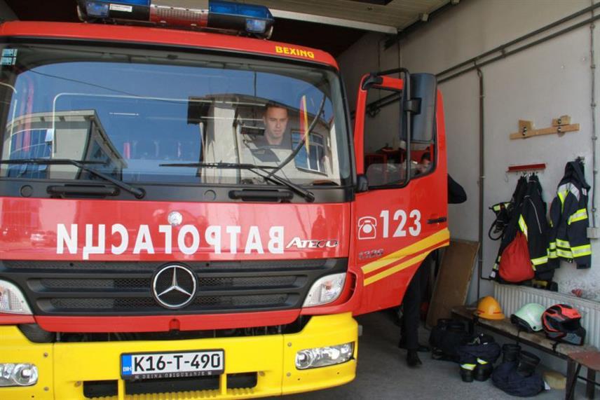 БИЈЕЉИНА, 4. МАРTА /СРНА/ - Уговор о набавци ватрогасног возила вриједног 490.000 КМ за потребе Територијалне ватрогасно-спасилачке јединице Бијељине, потписан је данас у Градској управи.	