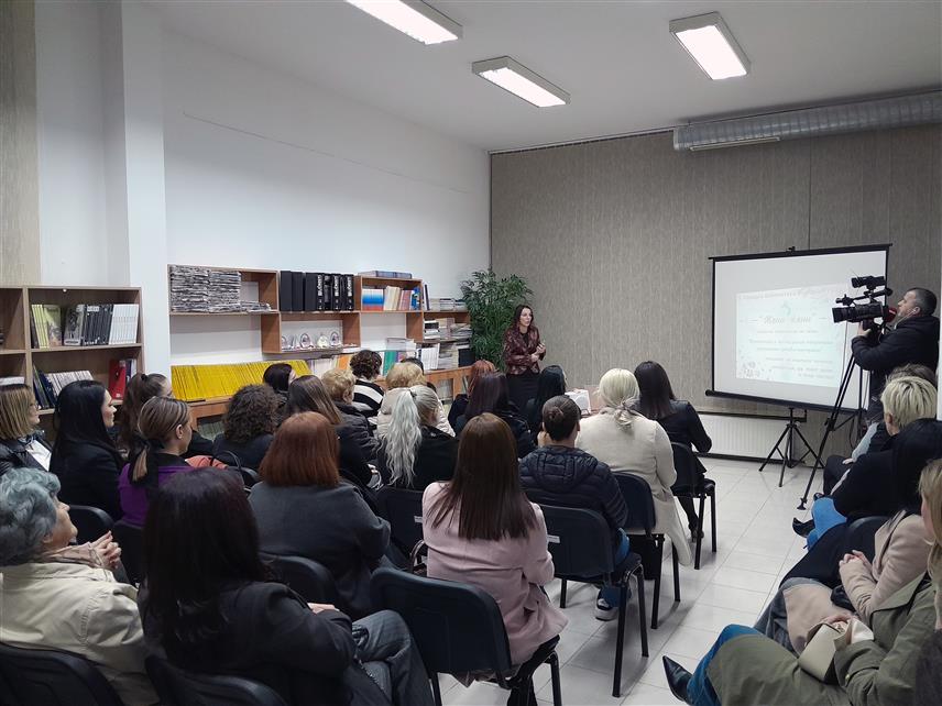 МРКОЊИЋ ГРАД, 3. МАРТА /СРНА/ - Сматра се да је просјечна старост жена када се јавља рак грлића материце око 49 година, али није ријеткост да се дешава и код знатно млађих особа, рекла је љекар Радмила Ћоћкало у Мркоњић Граду на предавању о значају превенције и раног откривања ове болести.