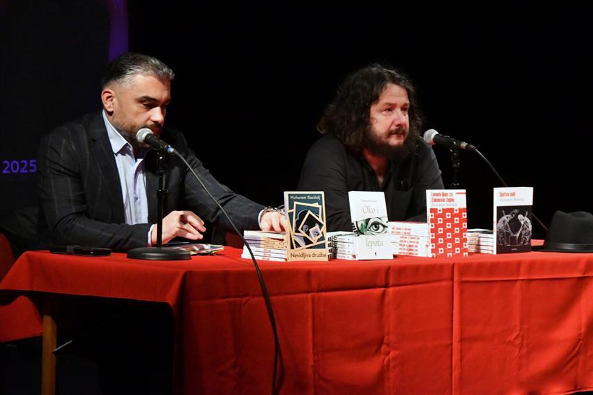 ИСТОЧНО САРАЈЕВО, 3. МАРТА /СРНА/ - У оквиру манифестације "Момо Капор: чувар адресе" вечерас је у Културном центру Источно Ново Сарајево уприличен књижевни портрет књижевника и новинара Мухарема Баздуља.