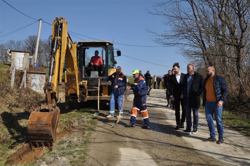 ПРИЈЕДОР, 4. МАРТА /СРНА/ - Градоначелник Приједора Слободан Јавор озваничио је данас почетак изградње водоводне мреже у Брезичанима, за шта је из буџета града обезбијеђено 360.000 КМ.