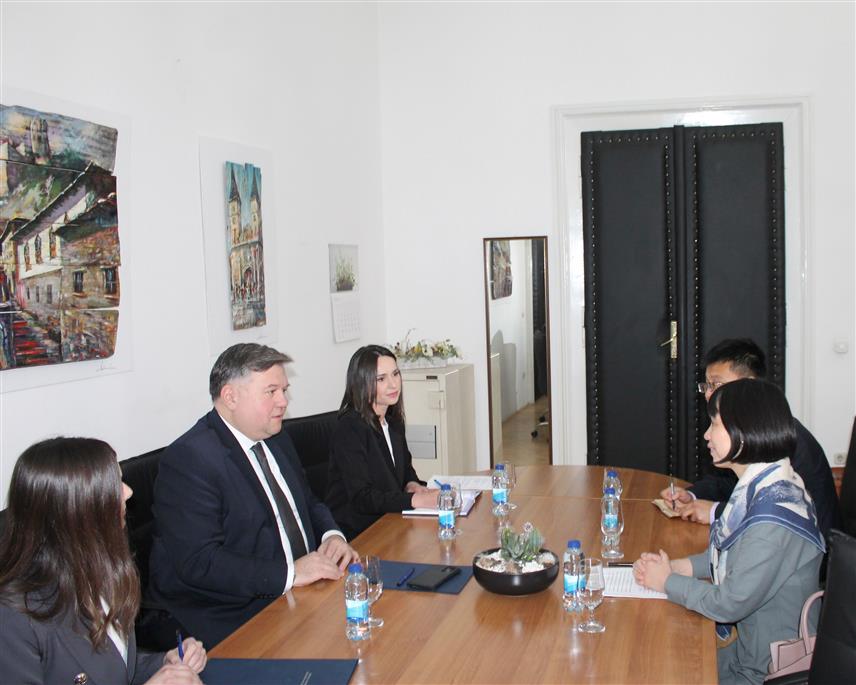 САРАЈЕВО, 4. МАРТА /СРНА/ - Замјеник министра иностраних послова у Савјету министара Јосип Бркић примио је данас у наступну посјету амбасадора Кине у БиХ Ли Фан.