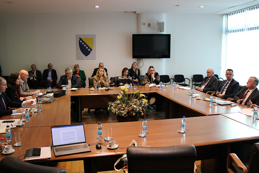 САРАЈЕВО, 4. МАРТА /СРНА/ - Представници министарства енергије, рударства и индустрије, као и животне средине и туризма из Федерације БиХ истакли су на састанку са представницима Министарства енергетике и рударства Републике Српске да је потребно увођење система трговања емисија /ЕТС/ на ниову БиХ.